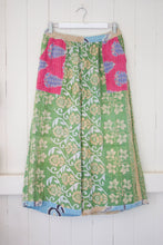 Load image into Gallery viewer, Cropped Kantha Pants M (2974)