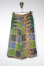 Load image into Gallery viewer, Cropped Kantha Pants L (16650)