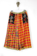 Load image into Gallery viewer, Cropped Kantha Pants L (6210)