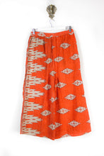 Load image into Gallery viewer, Cropped Kantha Pants M (6242)