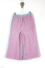 Load image into Gallery viewer, Cropped Kantha Pants M (6250)