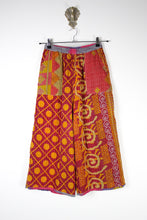 Load image into Gallery viewer, Cropped Kantha Pants S (16657)