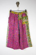 Load image into Gallery viewer, Cropped Kantha Pants XL (16644)
