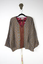 Load image into Gallery viewer, Jovie Kantha Top 2/3XL (16789)