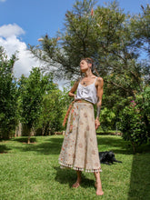 Load image into Gallery viewer, Sundar Kantha Skirt M-L (1341)