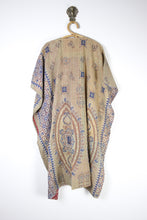 Cargar imagen en el visor de la galería, Kantha Ruana (15006)