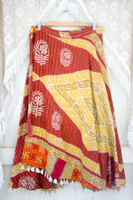 Load image into Gallery viewer, Sundar Kantha Skirt M-L (2172)
