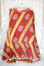 Load image into Gallery viewer, Sundar Kantha Skirt M-L (2172)