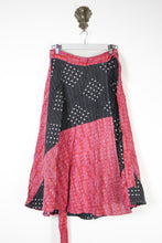 Charger l&#39;image dans la galerie, Sundar Kantha Skirt M (13590)