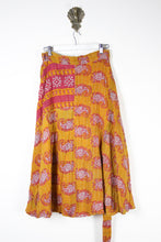 Charger l&#39;image dans la galerie, Sundar Kantha Skirt M (13596)