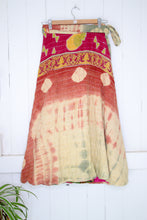 Load image into Gallery viewer, Sundar Kantha Skirt XS-S (1304)