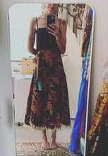 Load image into Gallery viewer, Sundar Kantha Skirt M-L (1313)
